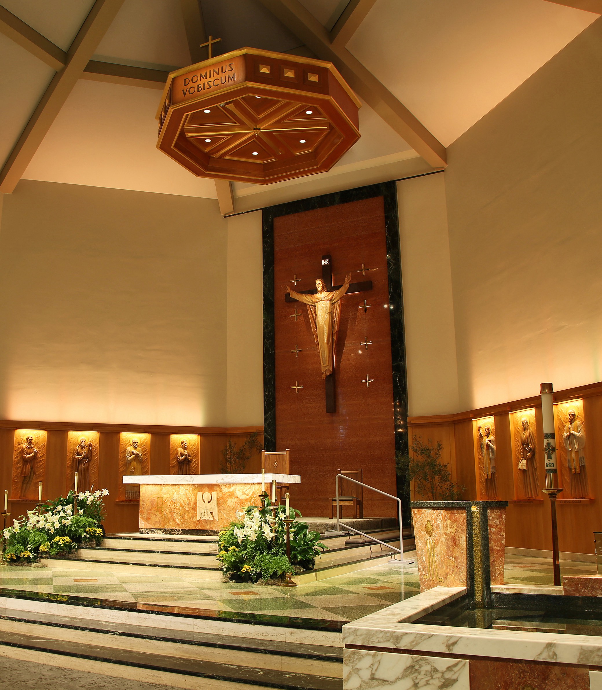 Medium shot of the altar at the American Martyrs Church, a Southern California Religious Architecture Project by Pica + Sullivan Architects.