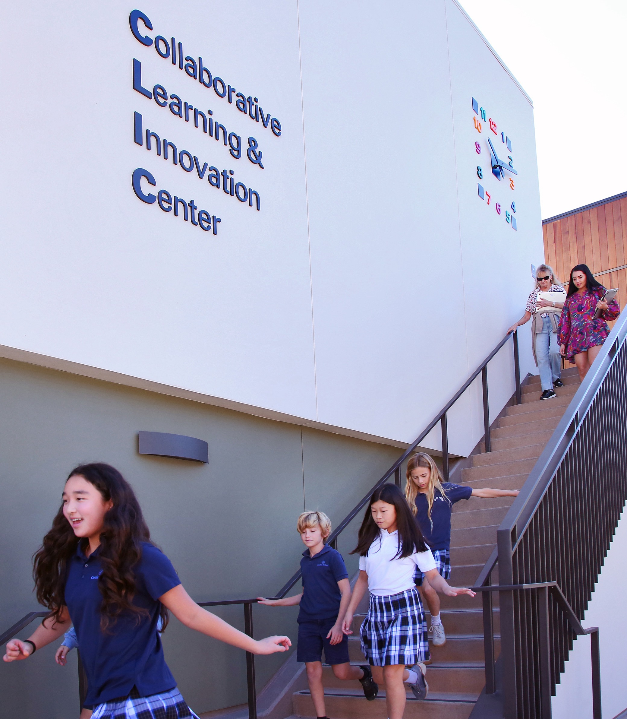 CLIC_003 Students and faculty walking down an outside staircase at the Collaborative Learning and Innovation Center, a Los Angeles educational architectural project by Pica + Sullivan Architects.