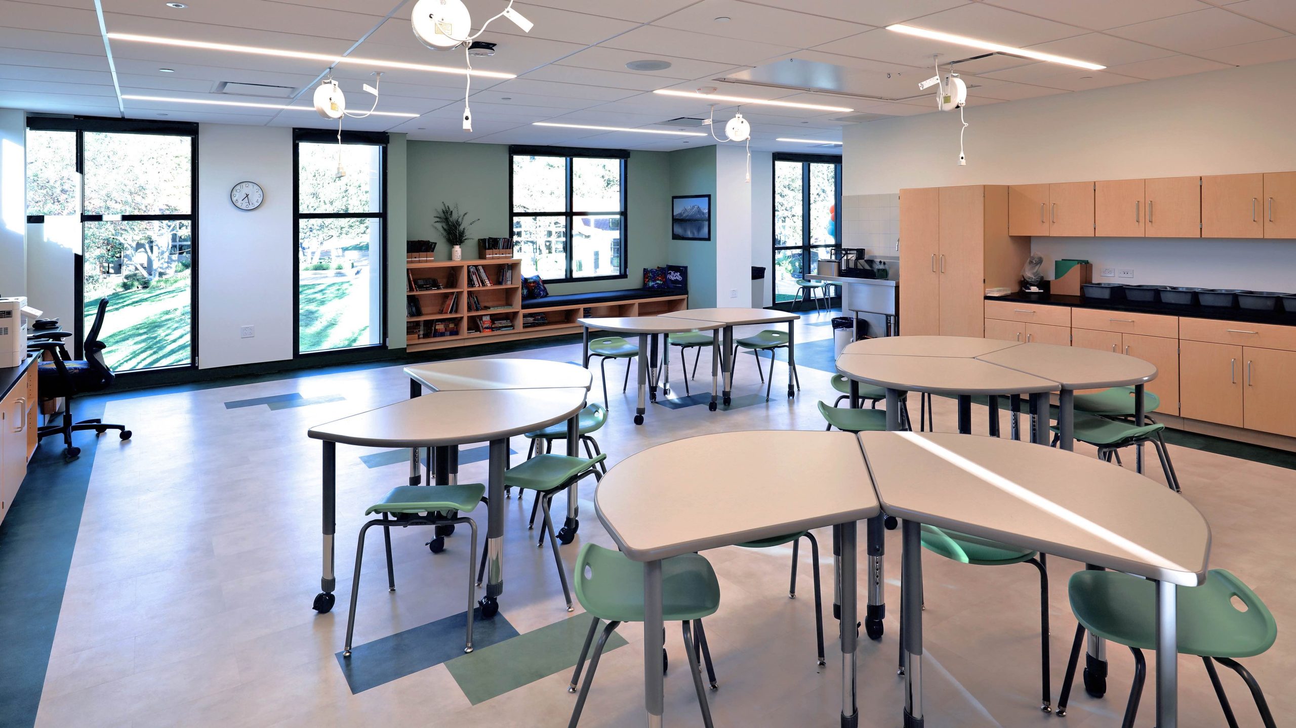 An empty classroom at the Collaborative Learning and Innovation Center, a Los Angeles educational architectural project by Pica + Sullivan Architects.