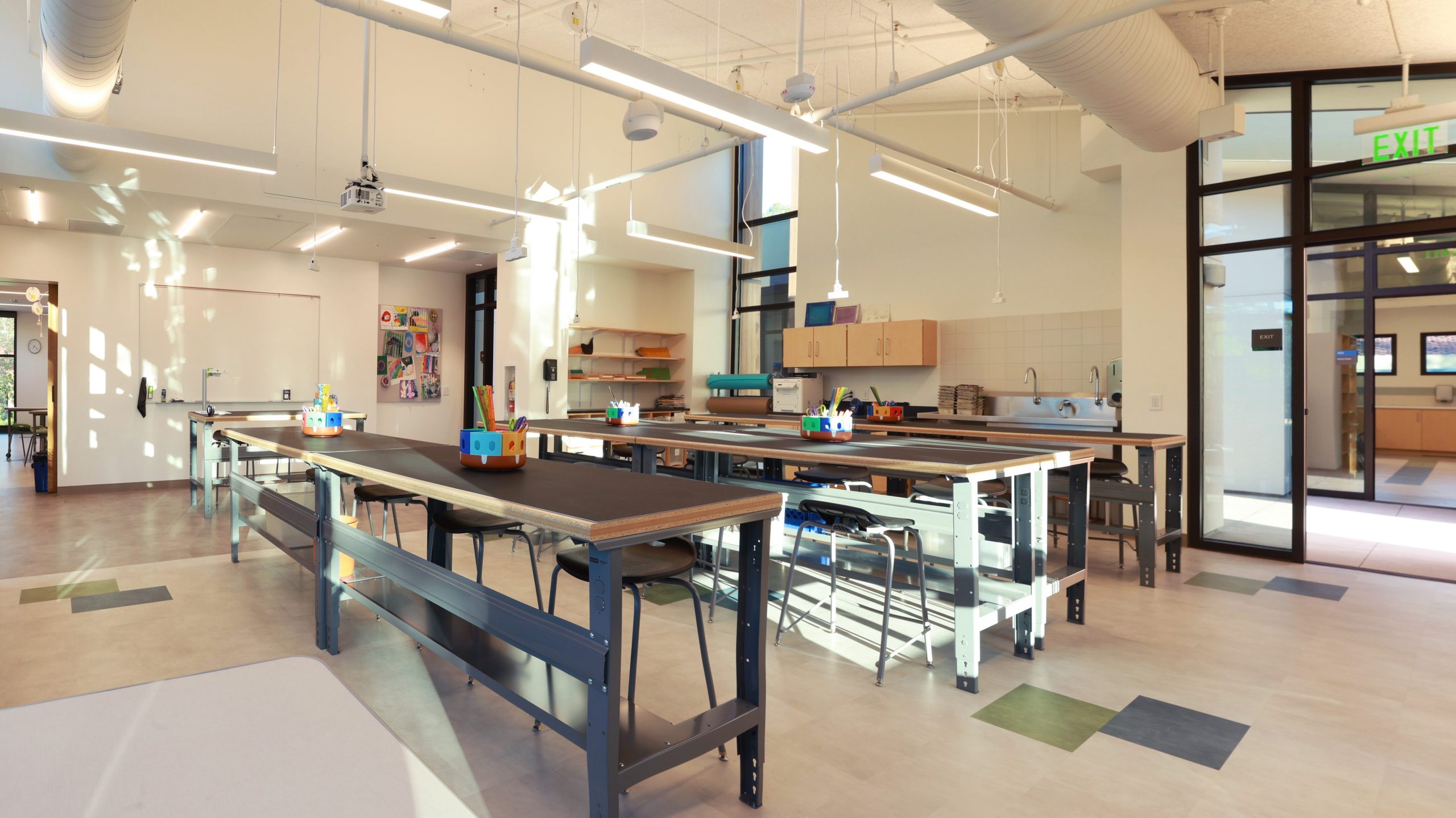 An empty classroom at the Collaborative Learning and Innovation Center, a Los Angeles educational architectural project by Pica + Sullivan Architects.
