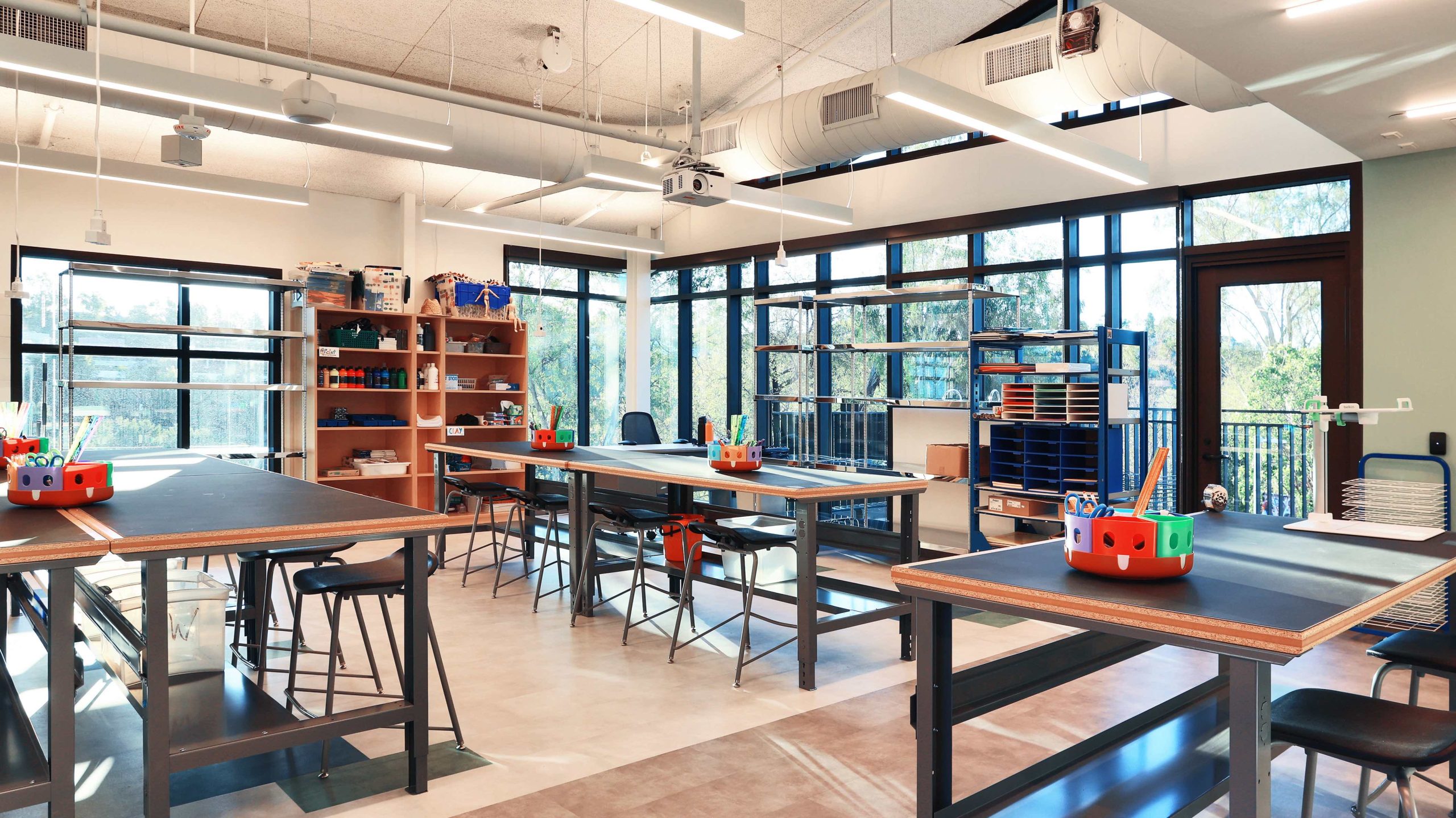 An empty classroom at the Collaborative Learning and Innovation Center, a Los Angeles educational architectural project by Pica + Sullivan Architects.