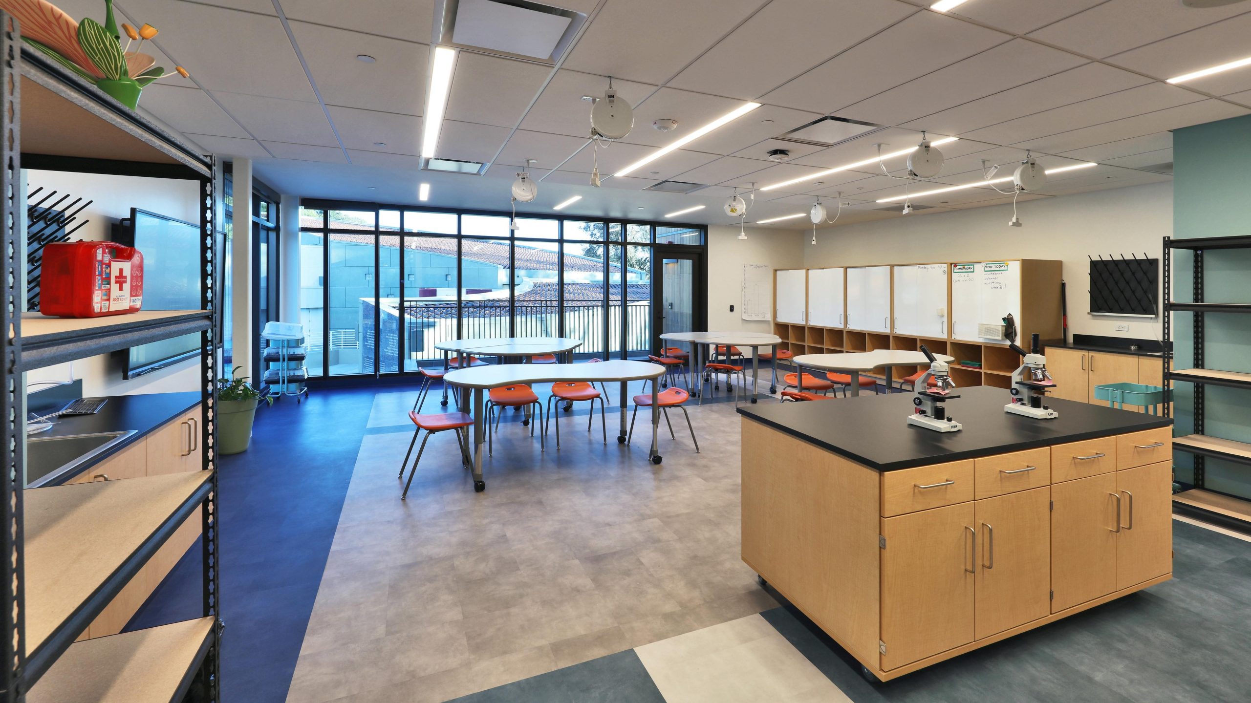An empty science classroom at the Collaborative Learning and Innovation Center, a Los Angeles educational architectural project by Pica + Sullivan Architects.