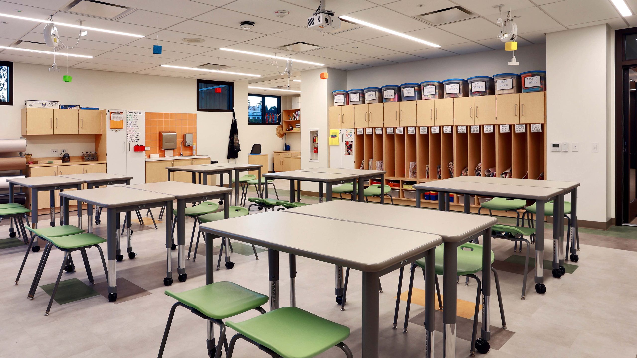 An empty classroom at the Collaborative Learning and Innovation Center, a Los Angeles educational architectural project by Pica + Sullivan Architects.