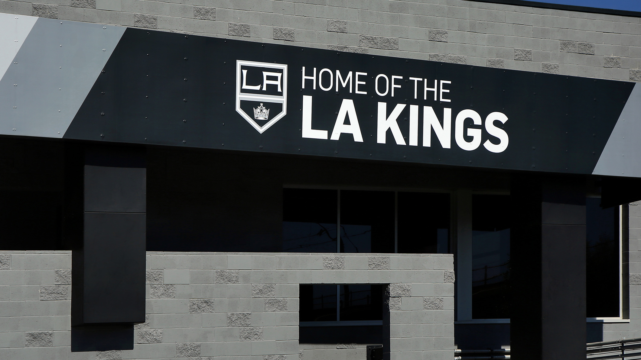 LA-KINGS-USC-014 Outdoor sign at LA Kings USC Meyer Sports Rehabilitation Center in El Segundo, a Pica+Sullivan Southern California architectural renovation project. The sign has the LA Kings logo and reads