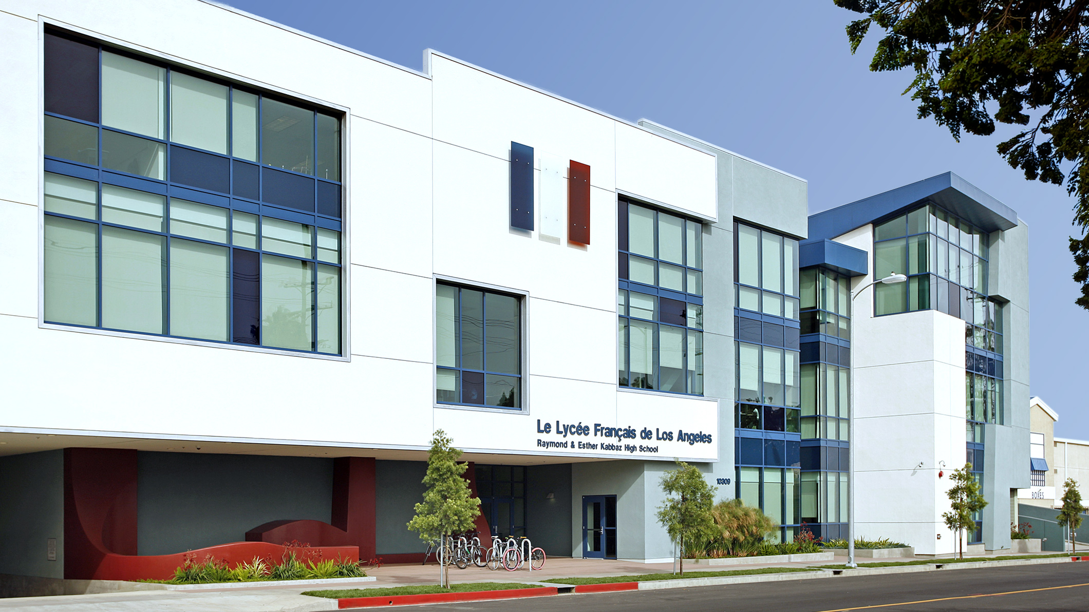 Exterior conceptual render of Le Lycée Français de Los Angeles in Los Angeles, a Pica+Sullivan Southern California educational architectural project.