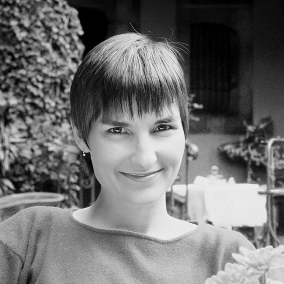 Black-and-white photo of a young Maureen Sullivan, founding principal of Pica + Sullivan, a Los Angeles-based educational, religious, & non-profit architecture firm.