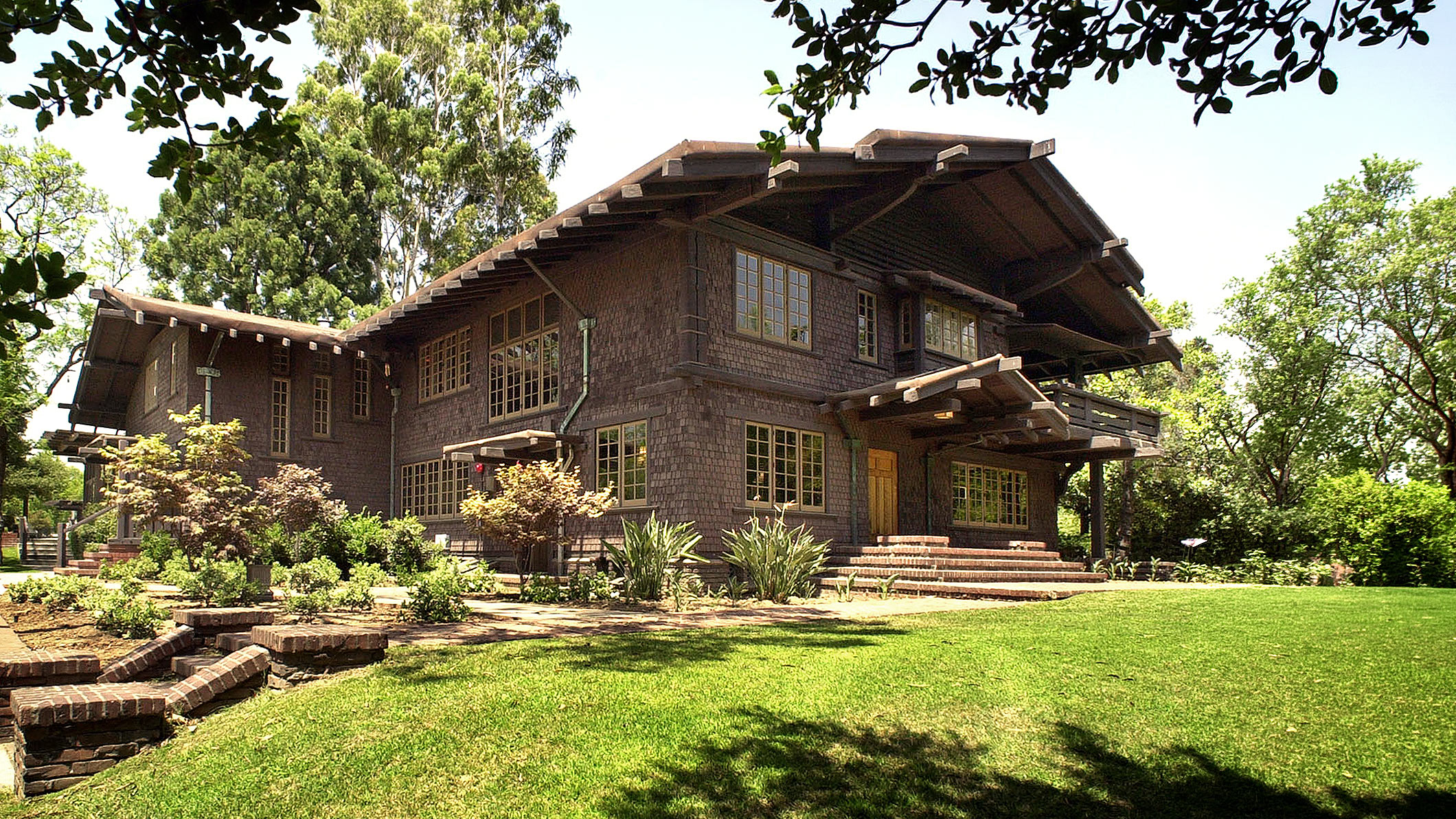 A daytime exterior view of Pitcairn House and gardens in Pasadena, a Pica+Sullivan Southern California educational architectural renovation project.