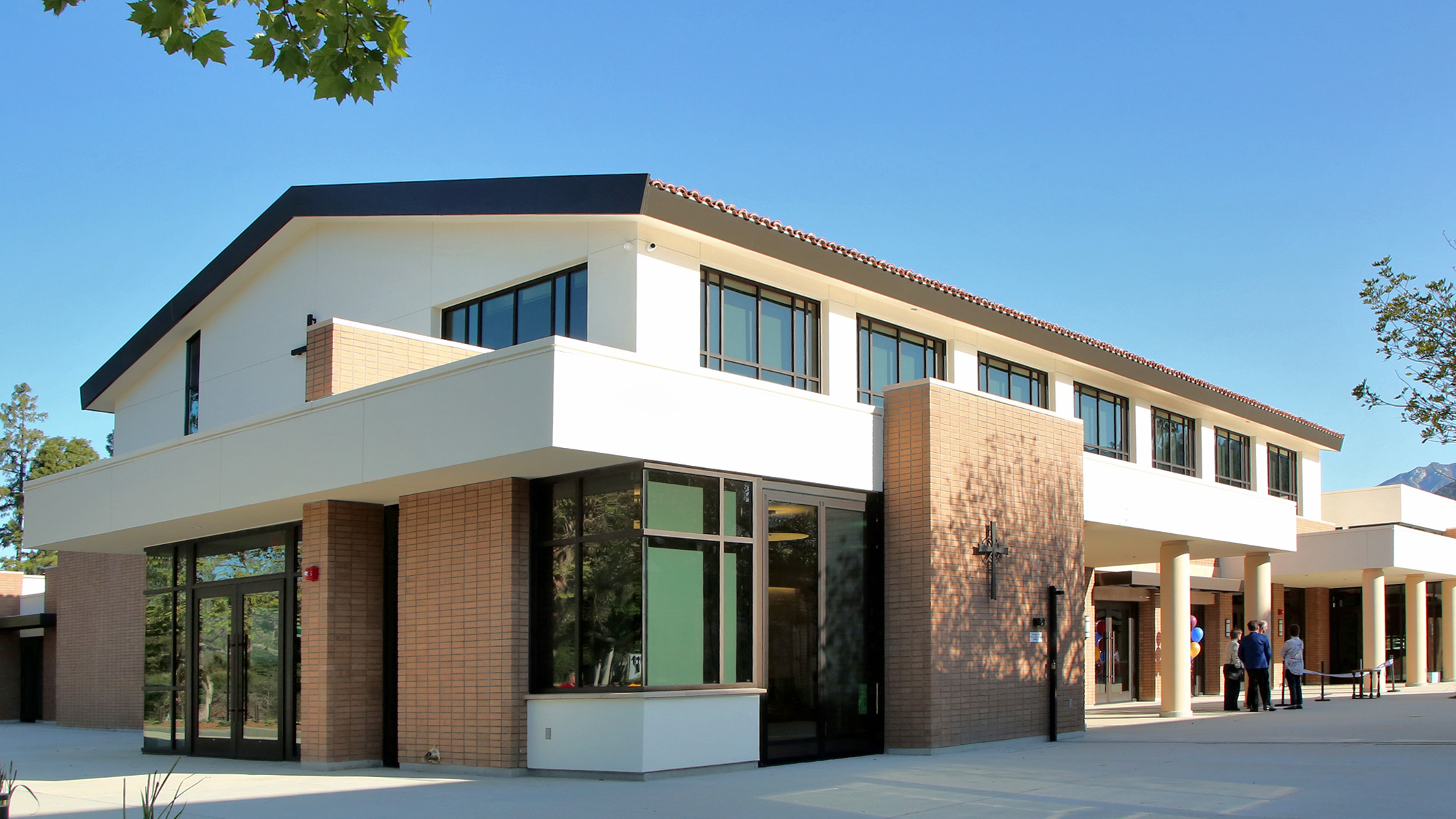 Daytime exterior of Saint Bede the Venerable Parish Hall in La Cañada Flintridge, a Pica+Sullivan Southern California religious and educational architectural project.