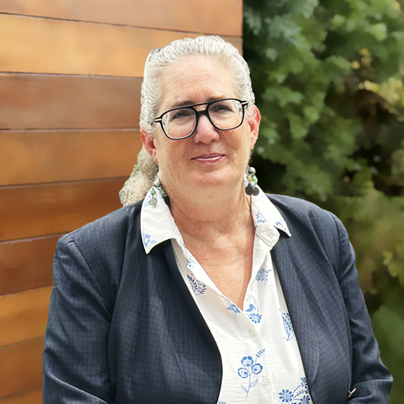 ANGELA-ALT A headshot of Angela Mitchell, Business Manager at Pica + Sullivan, a Los Angeles-based non-profit, religious, & educational architecture firm.