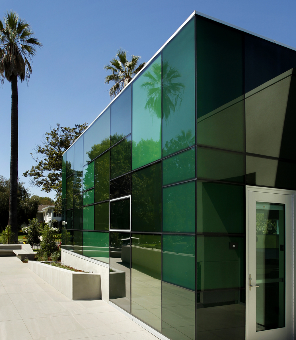 WESTRIDGE-SSB-014 Exterior of a building with glass windowed walls at the Sustainable Science Building at Westridge School for Girls in Pasadena, a Pica+Sullivan Southern California educational architecture project.